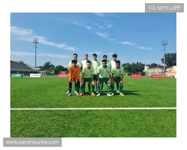 与足球明星的亲密瞬间我有珍贵合照分享给你们